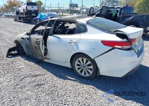 2016 Kia Optima Ex z USA, uszkodzony, nr VIN 5XXGU4L30GG032407